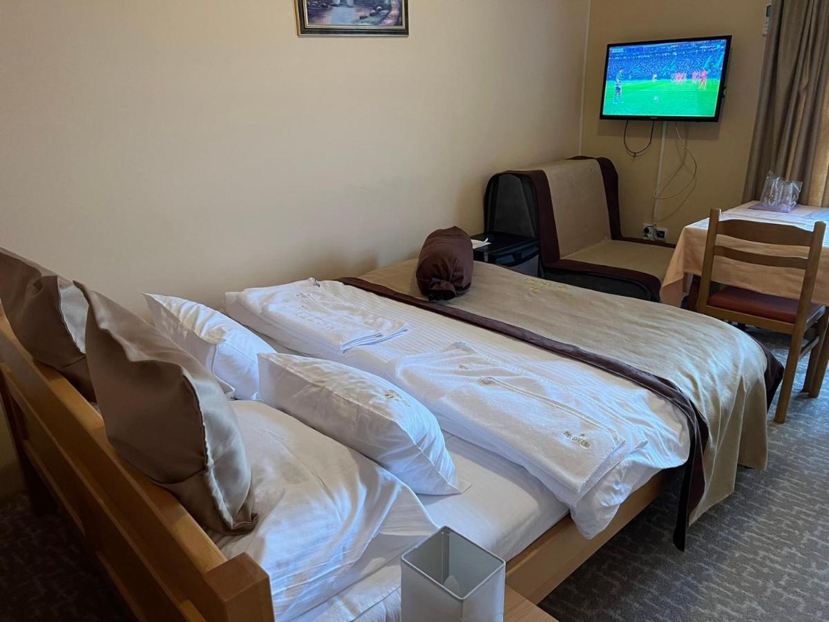 Hotel Dva Goluba Pale Luaran gambar