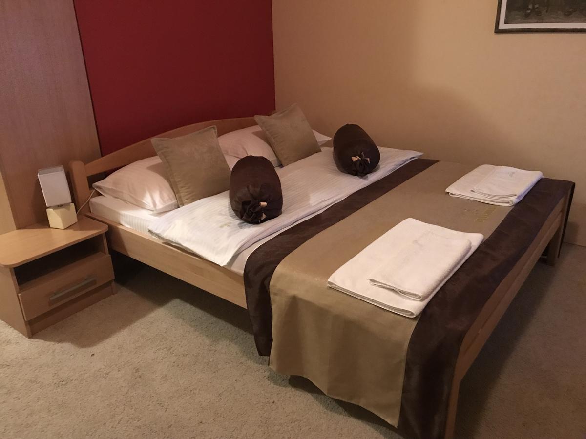 Hotel Dva Goluba Pale Luaran gambar