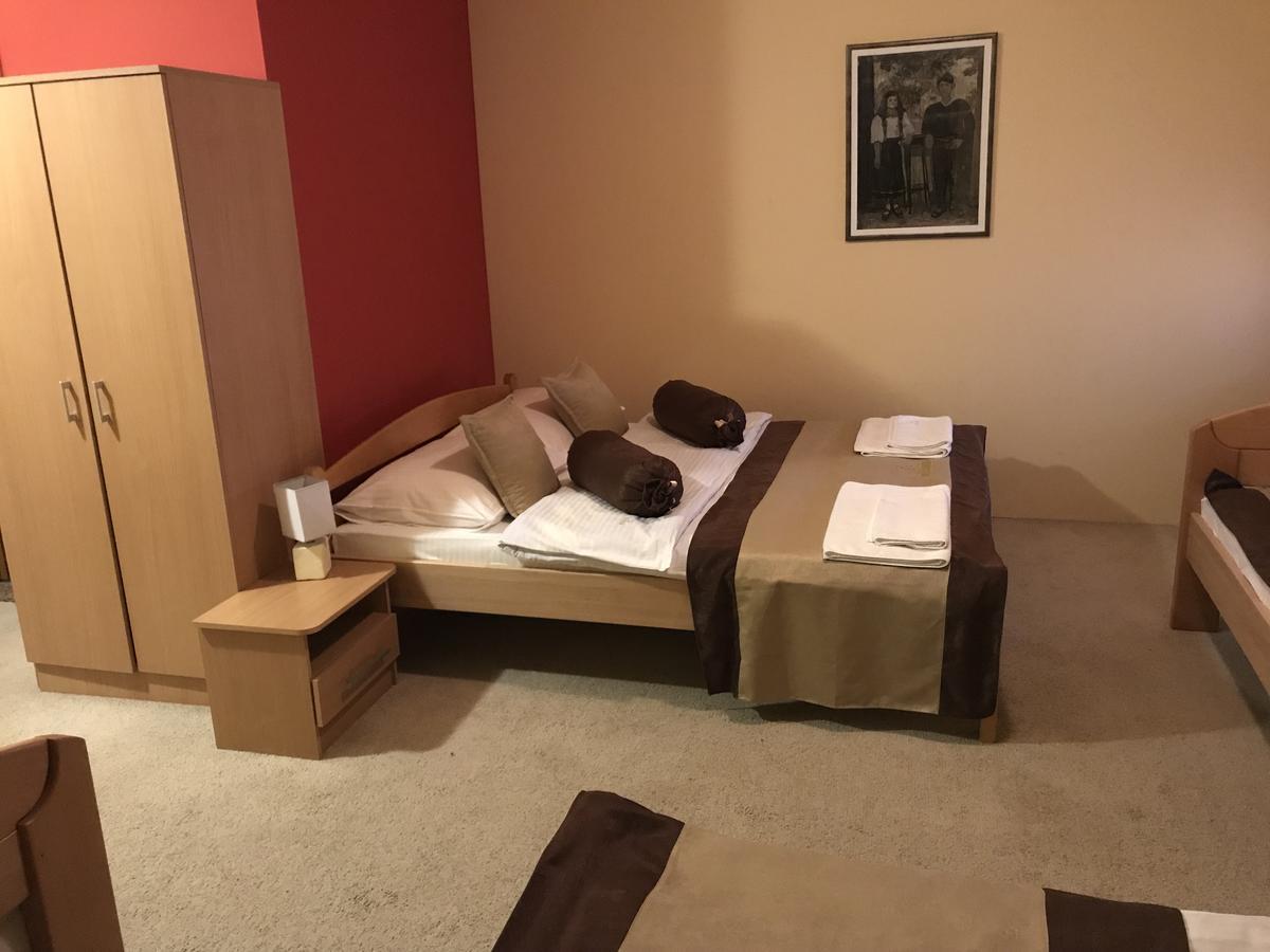 Hotel Dva Goluba Pale Luaran gambar